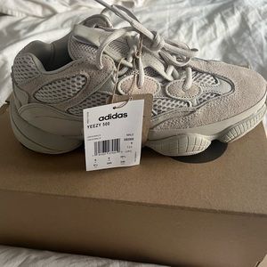 Yeezy 500 sneakers women! BRAND NEW/ NEVER WORN WITH THE TAGS AND THE BOX!